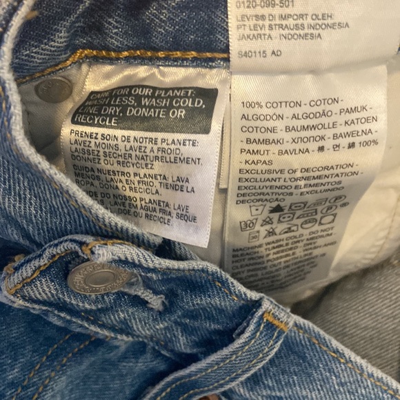 Levi’s 501 Shorts - Picture 5 of 5